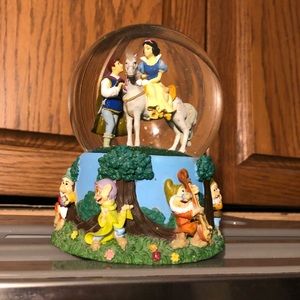 🎠❤️Enesco Snow White Vintage Waterglobe- 422 $40 or $35 w/offer